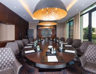 (English) Boardroom 5