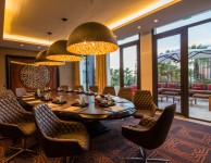 (English) Boardroom 6