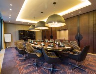 (English) Boardroom 9